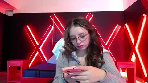 Isa online show from December 4, 1:53 pm