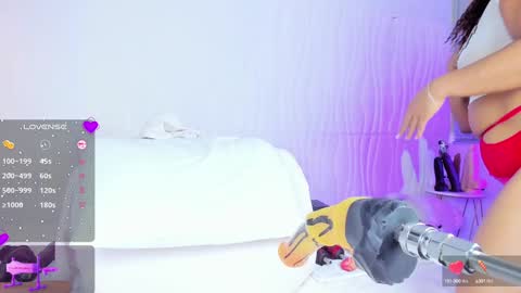 _jasminnee_ online show from January 12, 12:55 pm