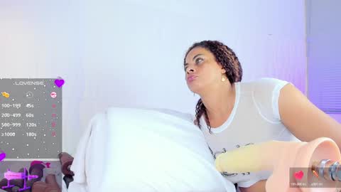 _jasminnee_ online show from January 16, 7:31 pm