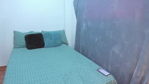 Snapshot of _jennyxoxo_ chatting on February 6, 8:02 pm JENNY online show from February 6, 8:02 pm