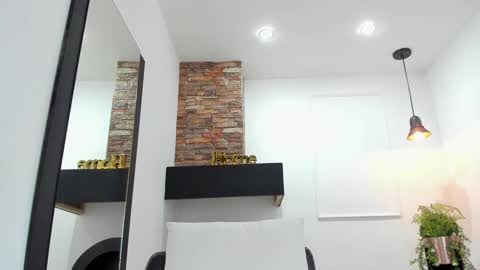 Snapshot of _jireh33_ chatting on February 1, 10:34 pm online show from February 1, 10:34 pm