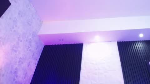 Mia online show from December 14, 5:14 pm