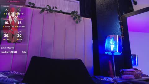 Mia online show from December 17, 5:04 pm