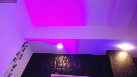 Mia online show from December 24, 4:51 pm