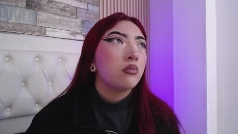 Mia online show from January 4, 1:31 pm