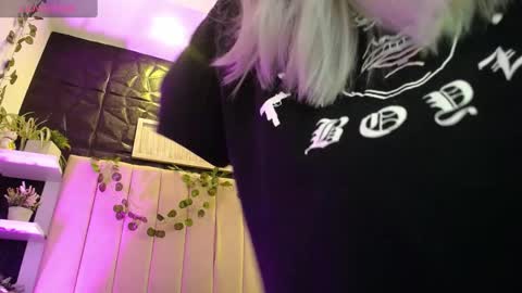 Mia online show from January 11, 2:15 pm