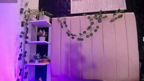 Mia online show from January 13, 5:02 pm