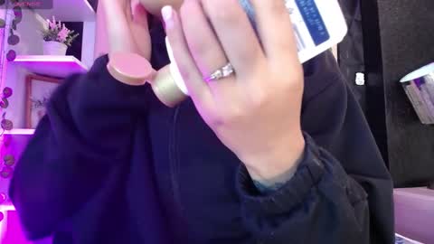 Mia online show from February 12, 12:55 pm