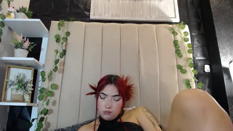 Mia online show from February 28, 4:31 pm