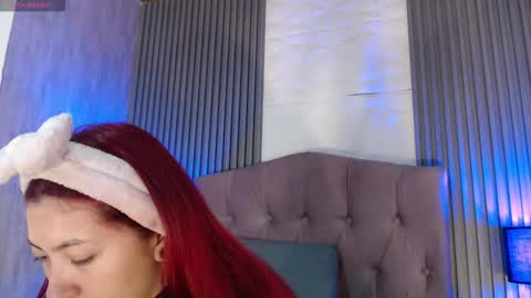 Mia online show from December 16, 2:22 pm