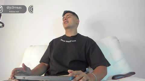 _juanes__ online show from December 13, 3:32 pm