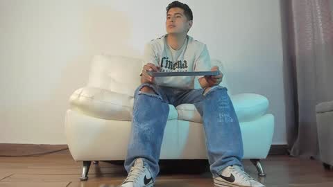 _juanes__ online show from January 3, 6:35 pm