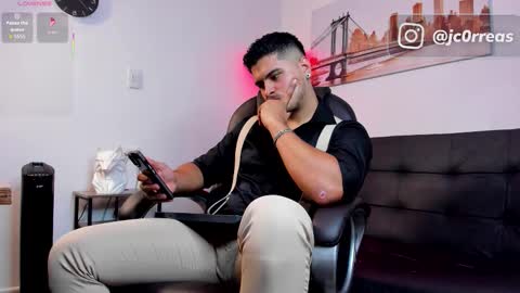 _juanes__ online show from December 18, 9:43 pm