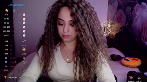 _just_a_queen_3 online show from December 8, 5:55 pm