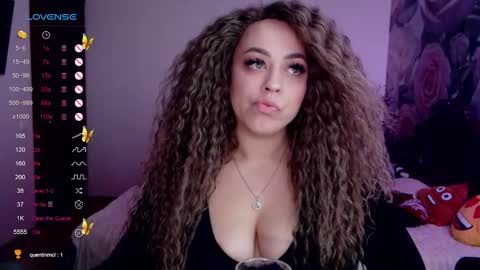 _just_a_queen_3 online show from December 11, 6:20 pm