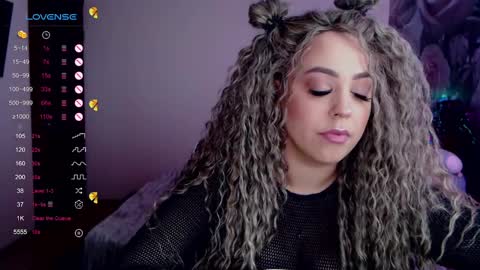 _just_a_queen_3 online show from January 22, 6:20 pm