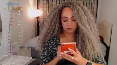 _just_a_queen_3 online show from September 13, 4:40 pm