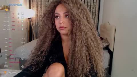 _just_a_queen_3 online show from September 15, 6:19 pm