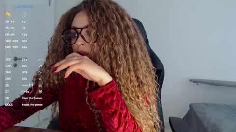 _just_a_queen_3 online show from February 27, 9:09 am