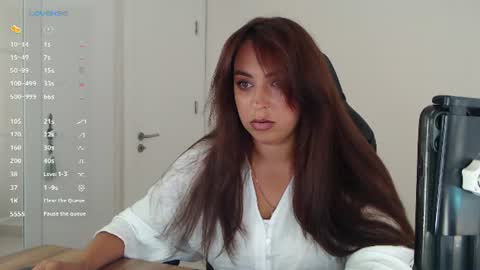 Snapshot of _just_a_queen_3 chatting on July 3, 11:38 am _just_a_queen_3 online show from July 3, 11:38 am