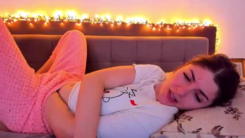 _just_a_simple_girl online show from February 19, 2:23 pm