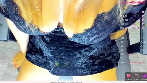 Snapshot of _justcallme_ chatting on June 1, 9:27 pm _justcallme_ online show from June 1, 9:27 pm
