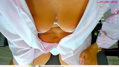 Snapshot of _justcallme_ chatting on June 8, 12:49 pm _justcallme_ online show from June 8, 12:49 pm