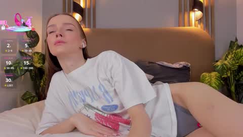 Snapshot of _k2__ chatting on October 29, 7:10 am Kira online show from October 29, 7:10 am