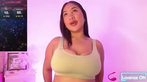 Snapshot of _karenestrada_ chatting on December 14, 4:45 am Karen online show from December 14, 4:45 am