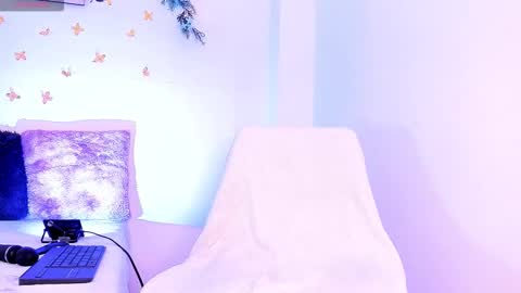 Snapshot of _karenestrada_ chatting on October 31, 5:52 am Karen online show from October 31, 5:52 am