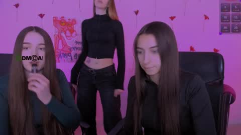 _kellykitten_ online show from April 13, 8:53 am