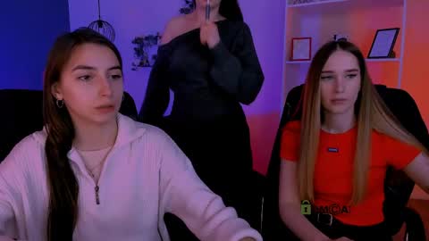 _kellykitten_ online show from April 15, 8:54 am