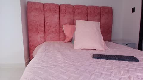 Kendall online show from November 5, 11:54 am