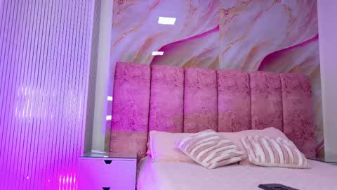 Kendall online show from February 10, 11:58 am