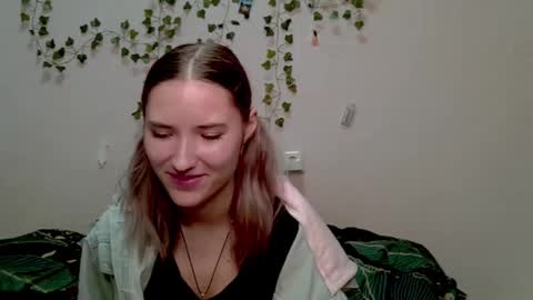 Snapshot of _kikiclark_ chatting on October 25, 9:20 pm _kikiclark_ online show from October 25, 9:20 pm