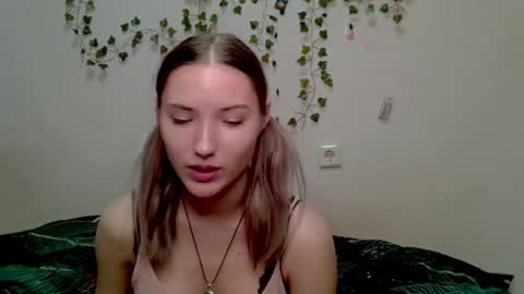 Snapshot of _kikiclark_ chatting on October 26, 4:46 pm _kikiclark_ online show from October 26, 4:46 pm