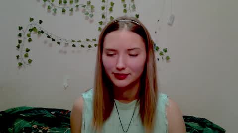 _kikiclark_ online show from November 28, 9:06 pm