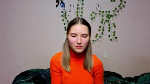 _kikiclark_ online show from December 19, 9:33 pm