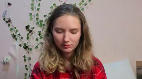 _kikiclark_ online show from March 4, 8:59 pm