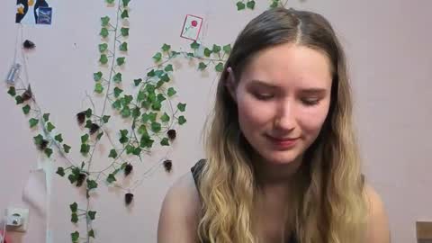 _kikiclark_ online show from March 12, 7:53 pm