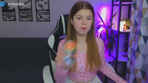 Snapshot of _kirieshka chatting on December 4, 3:21 pm Molly   Emily online show from December 4, 3:21 pm