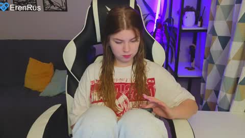 Snapshot of _kirieshka chatting on December 8, 2:09 pm Molly   Emily online show from December 8, 2:09 pm