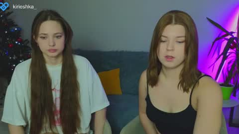 Snapshot of _kirieshka chatting on January 8, 11:21 am Molly   Emily online show from January 8, 11:21 am