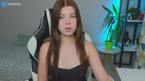 Snapshot of _kirieshka chatting on January 16, 6:27 pm Molly   Emily online show from January 16, 6:27 pm