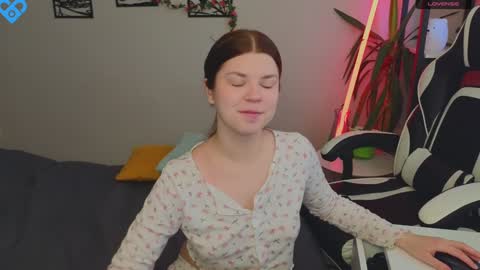 Snapshot of _kirieshka chatting on January 22, 5:37 am Molly   Emily online show from January 22, 5:37 am