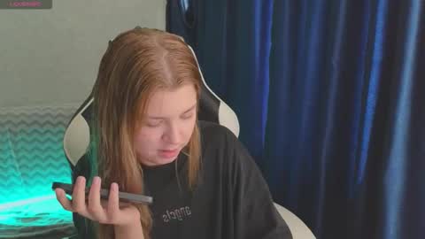 Snapshot of _kirieshka chatting on September 18, 9:55 am Molly   Emily online show from September 18, 9:55 am