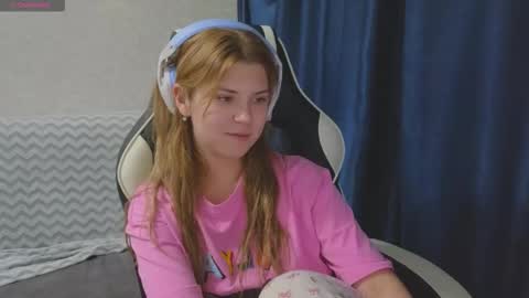 Snapshot of _kirieshka chatting on September 22, 7:05 pm Molly   Emily online show from September 22, 7:05 pm