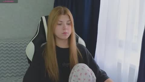 Snapshot of _kirieshka chatting on September 27, 12:54 pm Molly   Emily online show from September 27, 12:54 pm