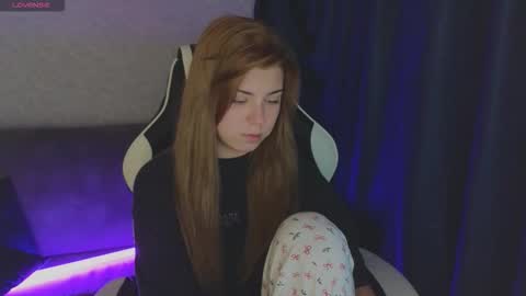 Snapshot of _kirieshka chatting on September 29, 2:33 pm Molly   Emily online show from September 29, 2:33 pm