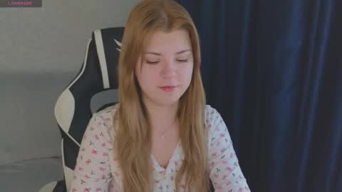 Snapshot of _kirieshka chatting on October 15, 4:34 am Molly   Emily online show from October 15, 4:34 am